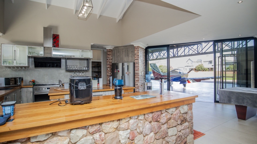 5 Bedroom Property for Sale in The Coves North West